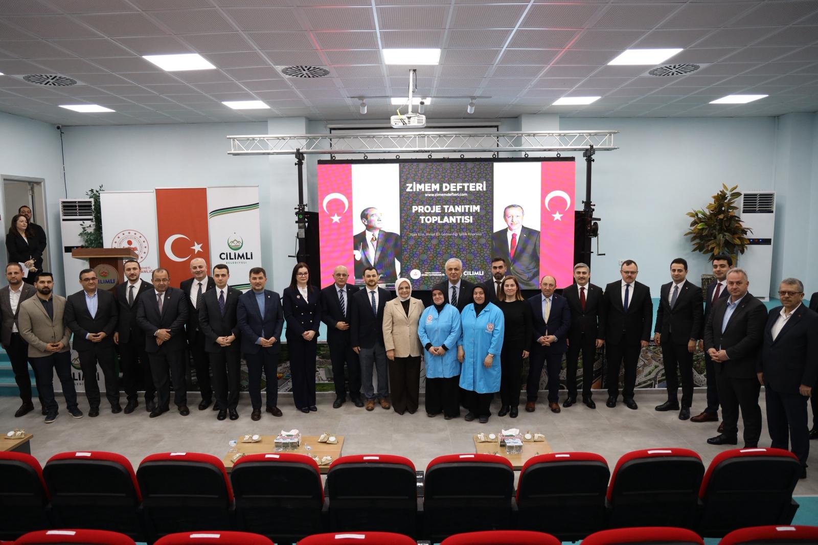 Çilimli'de bir araya gelen gönüllüler ve katılımcılar